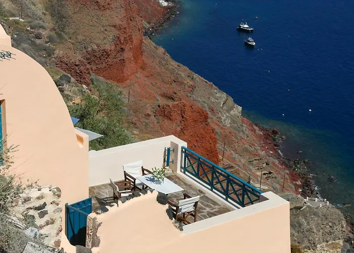 Pet Friendly hotel: Oia Vineyart Homes
