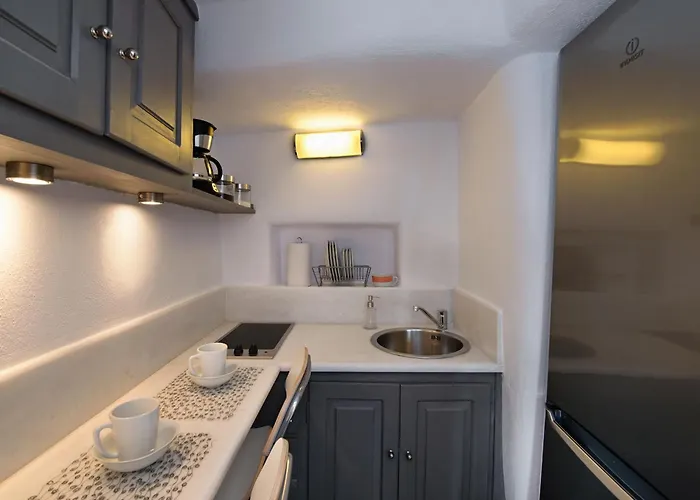 Theodora Suites (Adults Only)